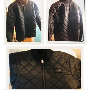 Black north face jacket size S. Smoke free home.